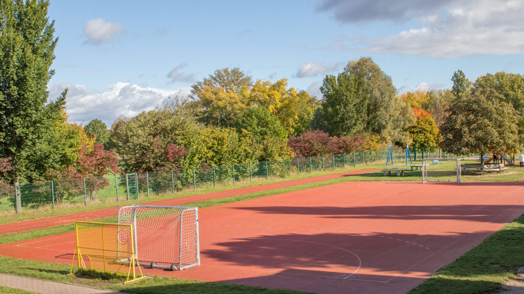 Friedrich-Ludwig-Jahn Grundschule Leuna - Sportplatz